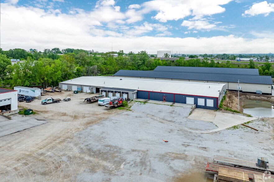 More Photos Of 1617 NE 51st Ave, Des Moines Warehouse For Lease