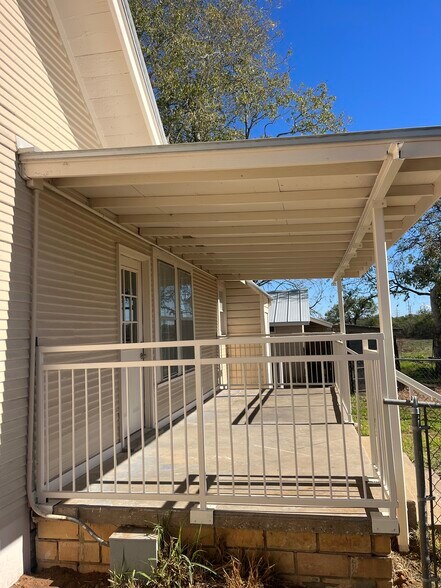More Photos Of 14018 Old Corpus Christi rd, Elmendorf Warehouse For Lease