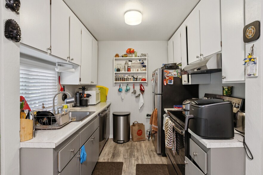 More Photos Of 1411 Oxford St, Redwood City Apartments For Sale