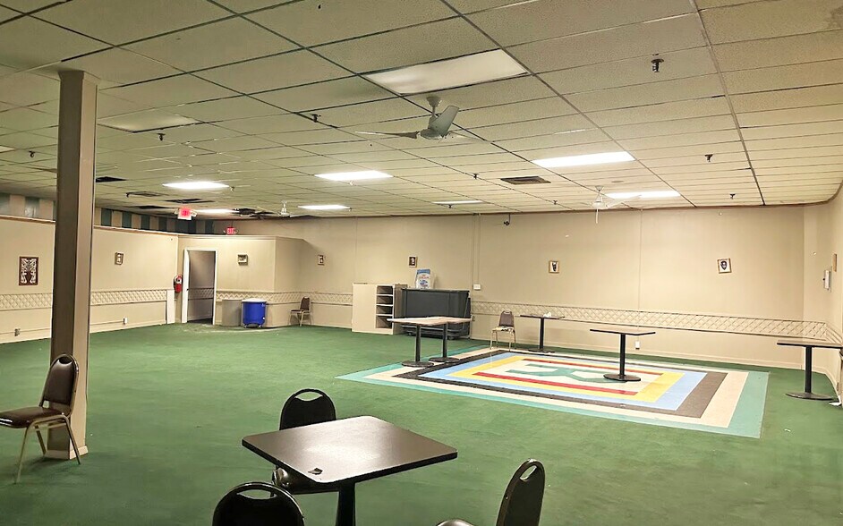 More Photos Of 19600 Woodward, Detroit Freestanding For Sale