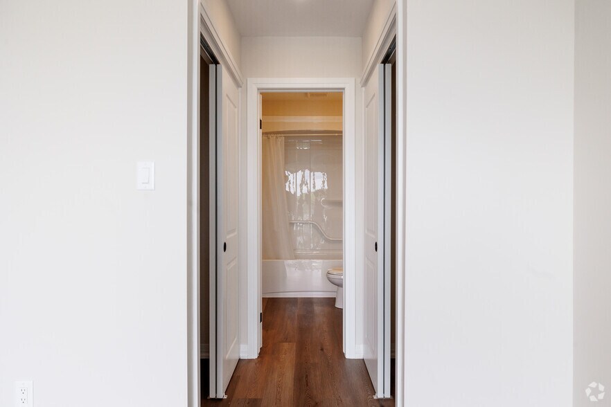 More Photos Of 600 Sunningdale Rd E, London Apartments For Lease