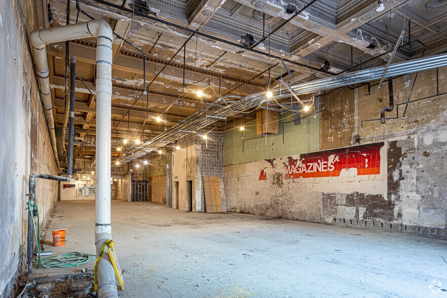 More Photos Of 714 Canal St, New Orleans Storefront Retail Office For Lease