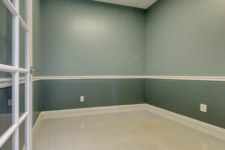 More Photos Of 270 Evans Ave, Mount Sterling Medical For Lease