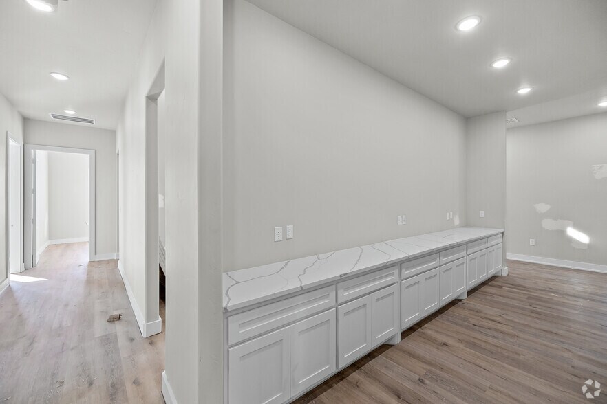 More Photos Of 5512 114th St, Lubbock Office For Sale