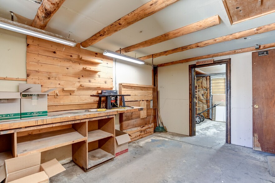 More Photos Of 495 E Z St, Prescott Showroom For Sale