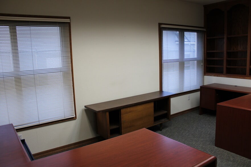 More Photos Of 606 S 9th St, Las Vegas Office Residential For Sale