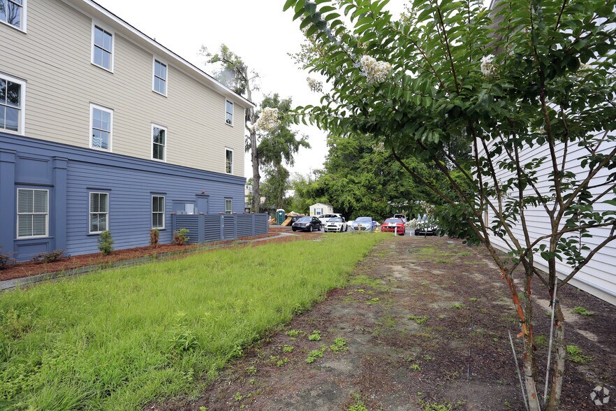 More Photos Of 212 Bluffton Rd, Bluffton Office For Lease