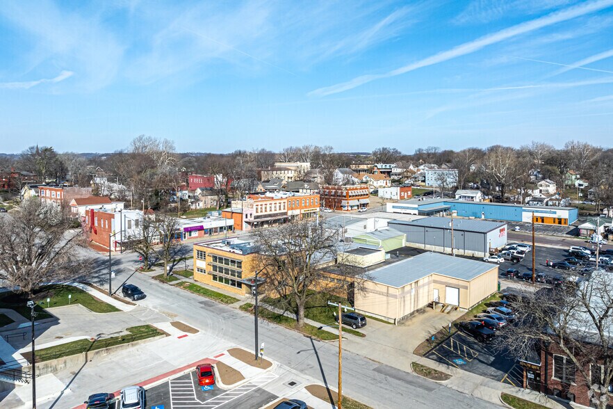 More Photos Of 422 Seneca St, Leavenworth Flex For Sale