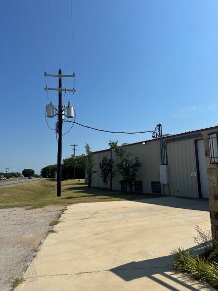 More Photos Of 1301 Weatherford Hwy, Granbury Warehouse For Sale
