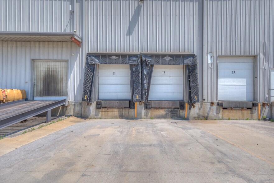 More Photos Of 1691 N 161st East Ave, Tulsa Distribution For Lease