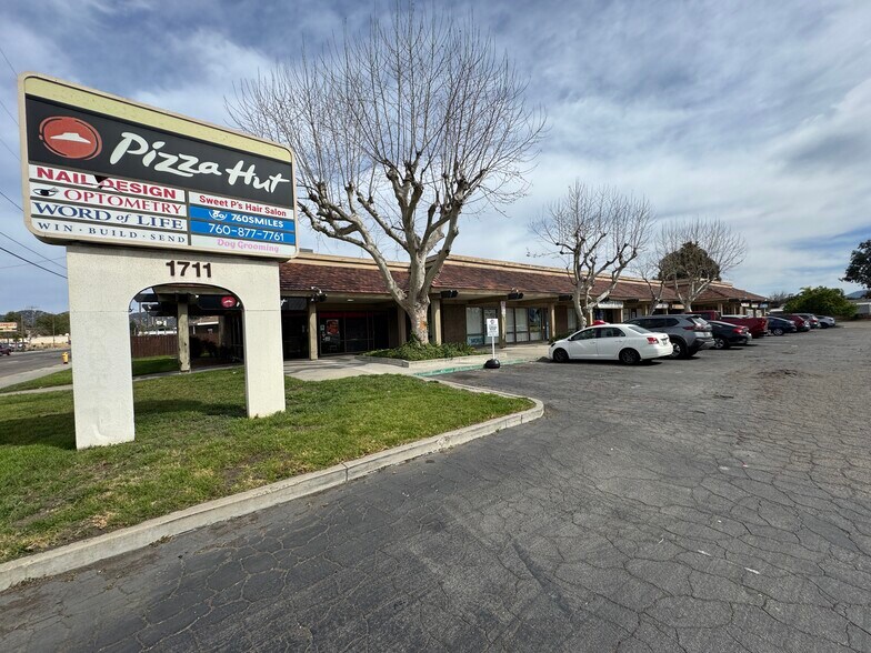 Primary Photo Of 1707-1711 E Valley Pky, Escondido Unknown For Lease