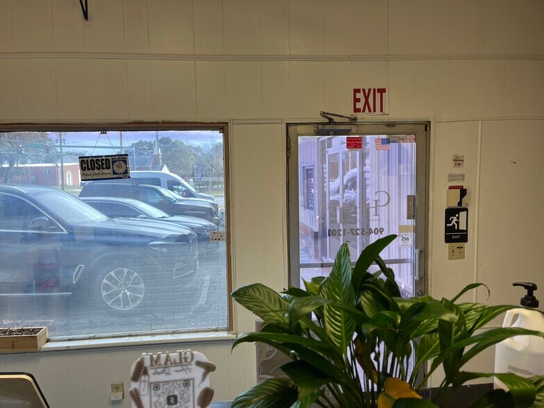 More Photos Of 1906 Parental Home Rd, Jacksonville Storefront For Sale
