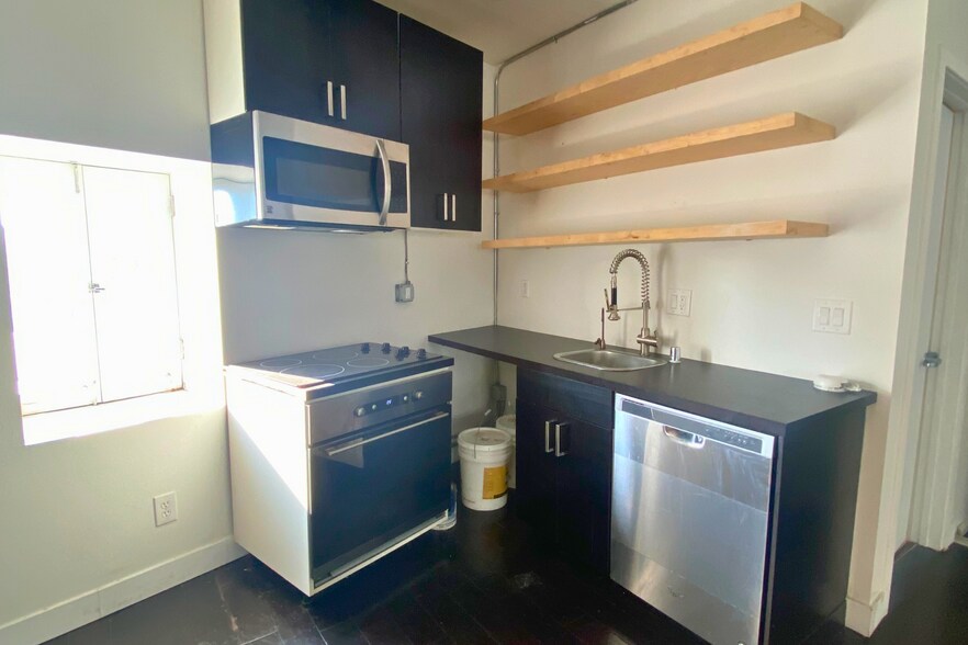 More Photos Of 10871-10885 Washington Blvd, Culver City Storefront Retail Office For Lease