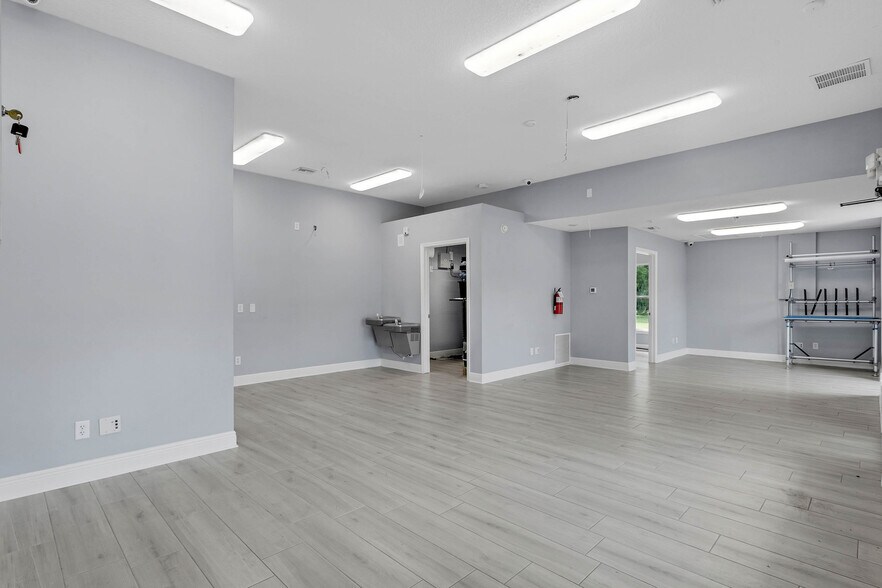 More Photos Of 334 E Myers Blvd, Mascotte Office For Sale