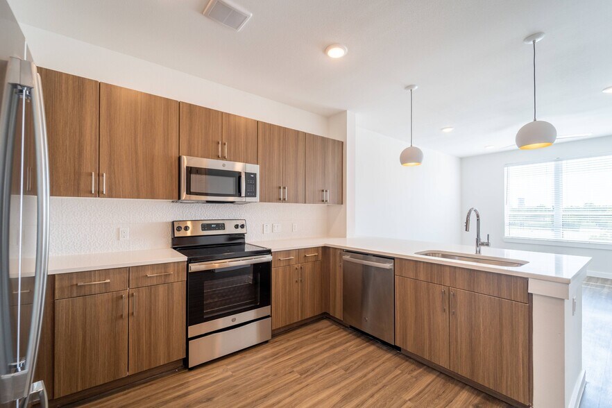 More Photos Of 2832 E Martin Luther King Jr Blvd, Austin Apartments For Lease