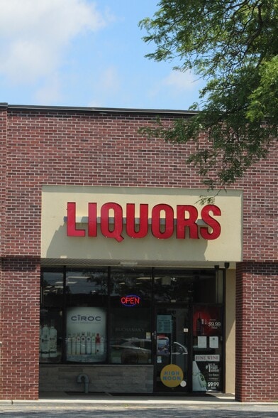 More Photos Of 1011-1039 Route 109, Farmingdale Unknown For Lease