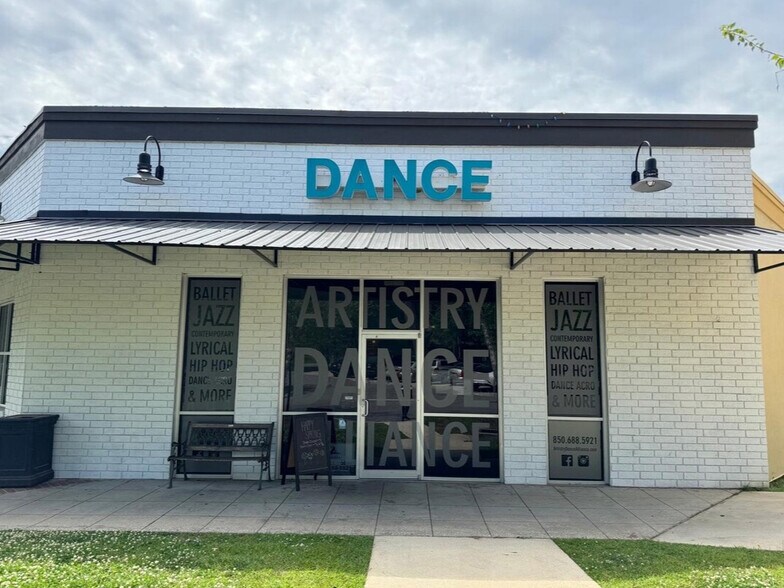 Primary Photo Of 6800 Thomasville Rd, Tallahassee Restaurant For Sale