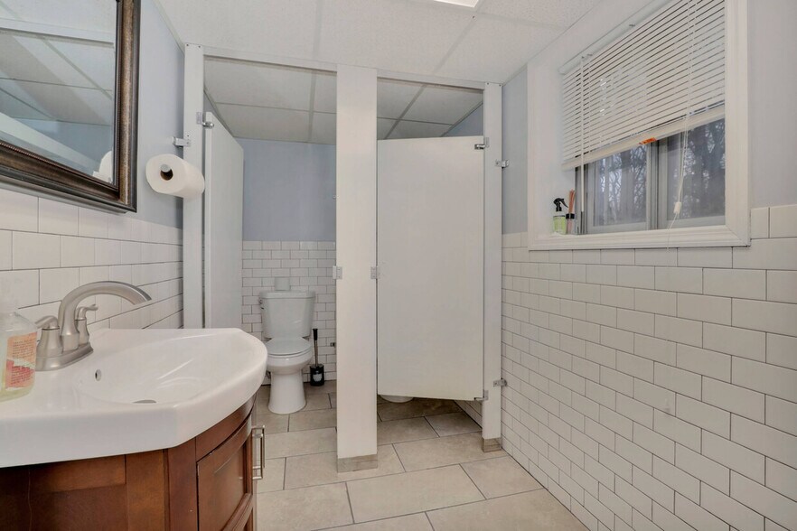 More Photos Of 103 Fort Salonga Rd, Northport Office For Sale