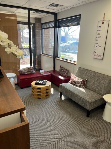 More Photos Of 2600 Warrenville Rd, Downers Grove Office For Lease