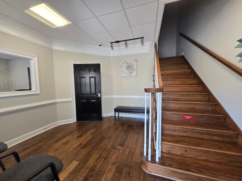 More Photos Of 140 Howard Ln, Fayetteville Office For Sale