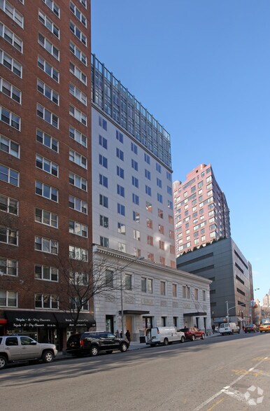 More Photos Of 134 4th Ave, New York Hotel For Lease