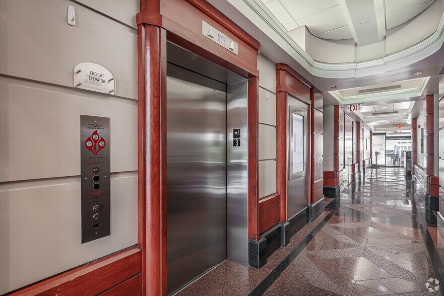 More Photos Of 1645 Palm Beach Lakes Blvd, West Palm Beach Coworking Space