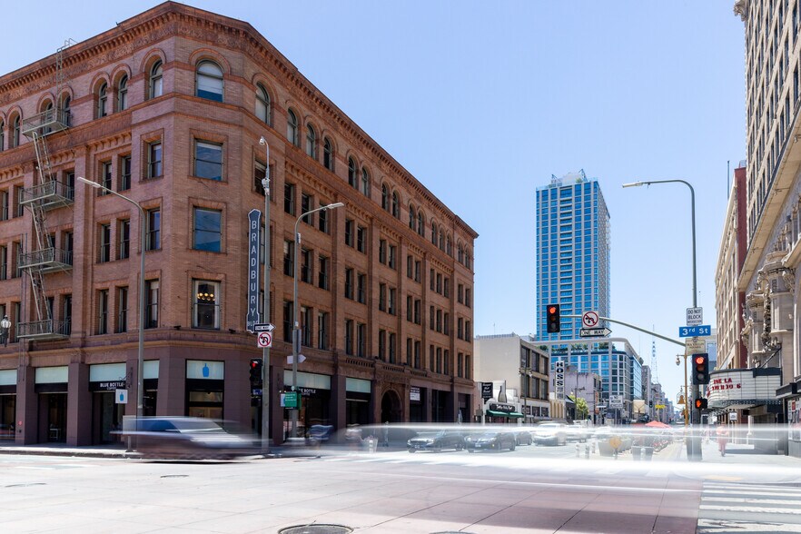 More Photos Of 300-310 S Broadway, Los Angeles Office For Lease