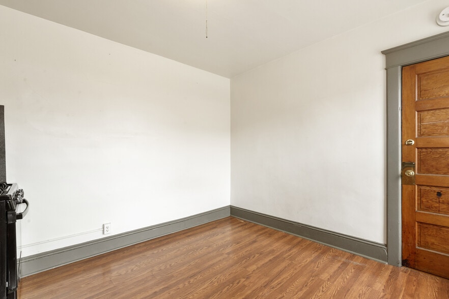 More Photos Of 23 Monroe St, Schenectady Apartments For Sale