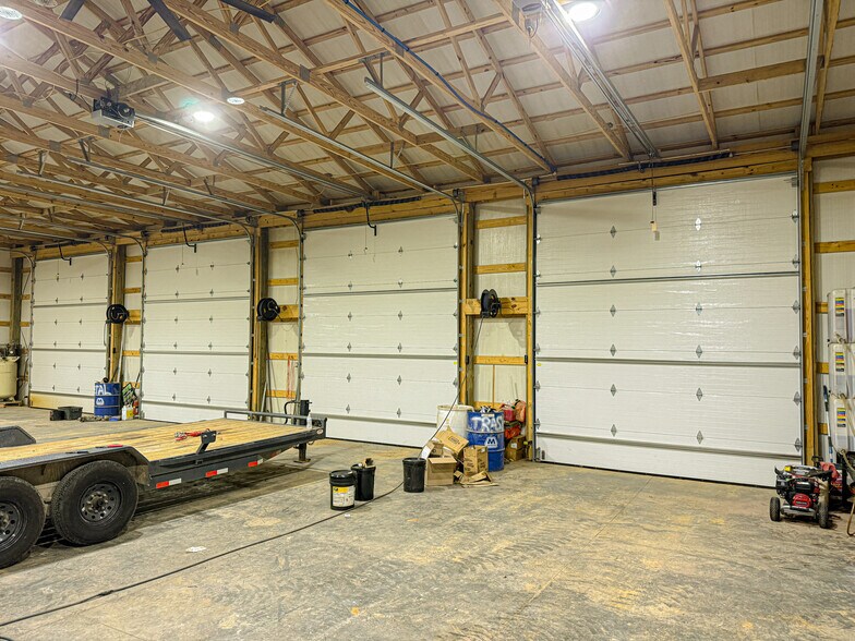 More Photos Of 5050 US-79, Paris Warehouse For Sale
