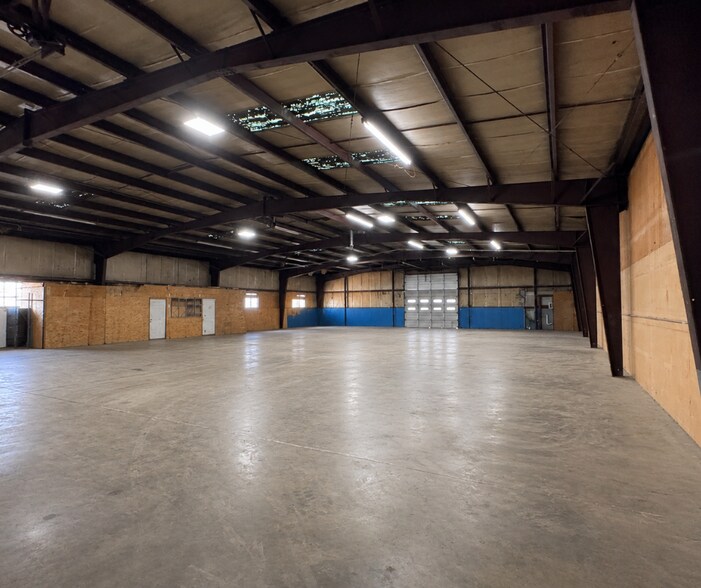 More Photos Of 207-217 Edison Ave, Benton Industrial For Sale