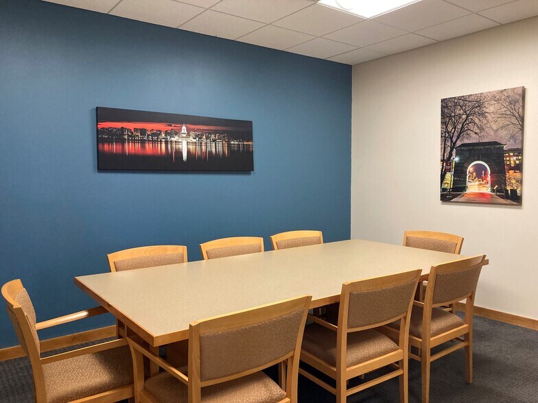 More Photos Of 2009 W Beltline Hwy, Madison Office For Lease