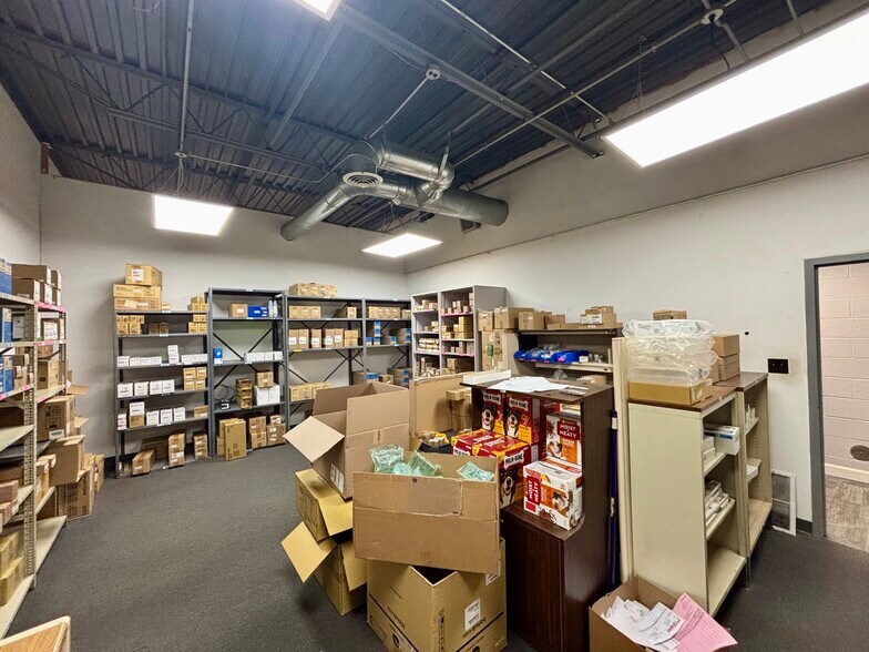 More Photos Of 1231 Roth Dr, Lansing Office For Sale