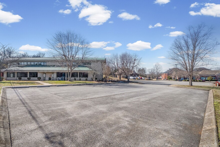 More Photos Of 112 Center Ct, Clarksville Office Residential For Sale