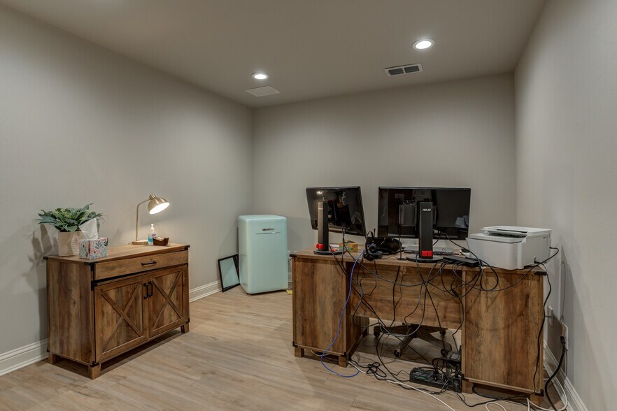More Photos Of 604 E County Road 7200, Lubbock Office Residential For Sale