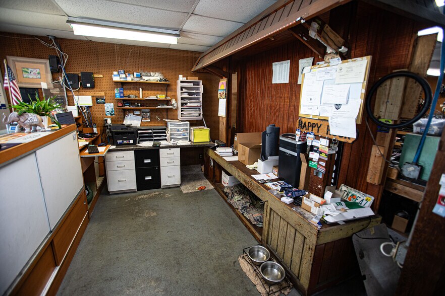 More Photos Of 14825 US Highway 19, Hudson Service For Sale