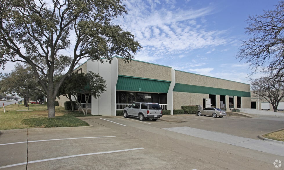 Primary Photo Of 909-913 W Carrier Pky, Grand Prairie Distribution For Lease