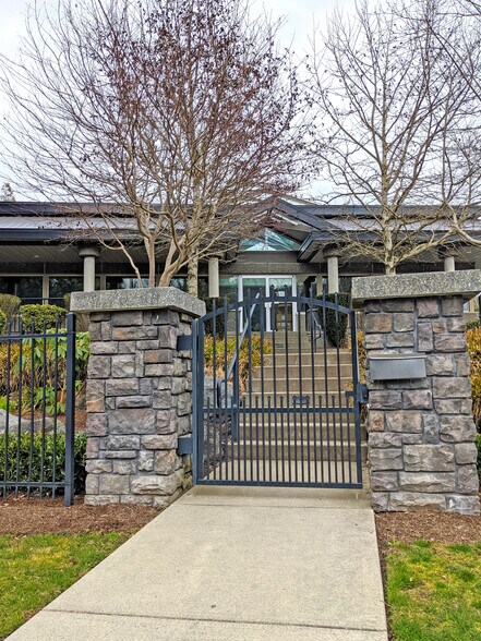 More Photos Of 2200 West Railway St, Abbotsford Light Manufacturing For Lease