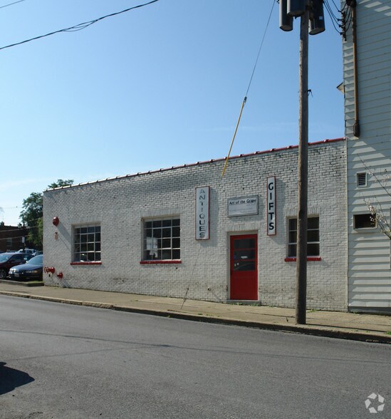 More Photos Of 517-519 Columbia St, Hudson Showroom For Sale