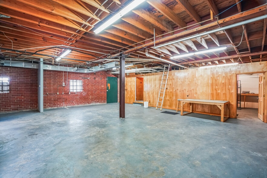 More Photos Of 225 S Madison Blvd, Roxboro Storefront Retail Office For Sale