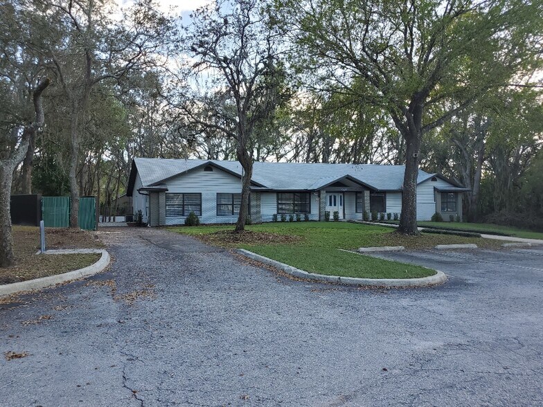 More Photos Of 113 W Chapman Rd, Oviedo Office For Lease