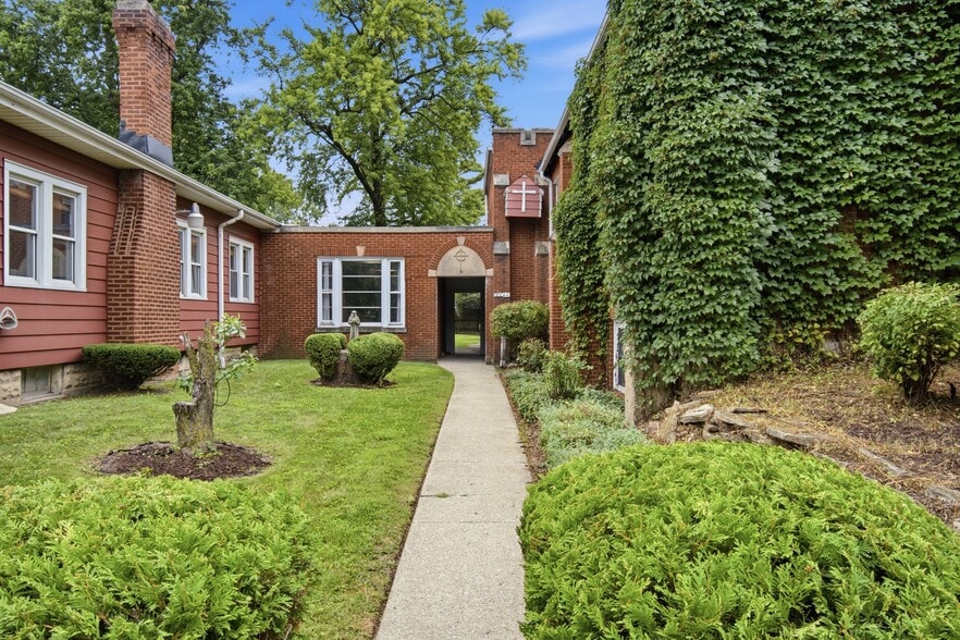 More Photos Of 6240 N Avondale Ave, Chicago Specialty For Sale