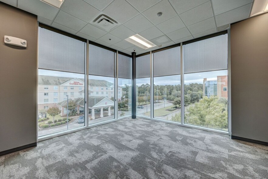 More Photos Of 6740 Rock Spring Rd, Wilmington Office For Lease