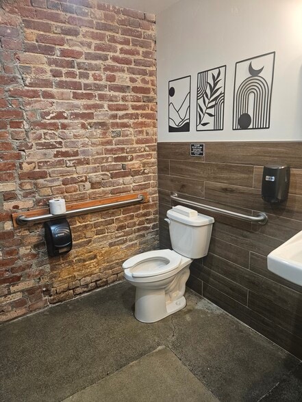 More Photos Of 400-490 Lincoln Blvd, Lincoln Unknown For Lease