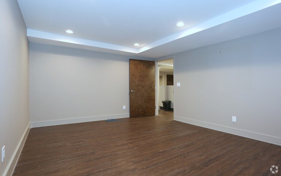 More Photos Of 545 E Jericho Tpke, Huntington Station Office For Sale