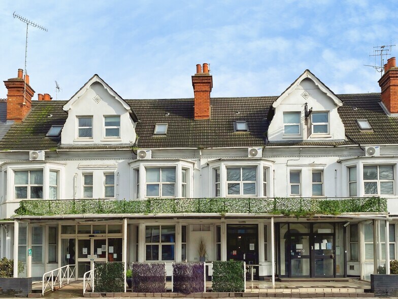 Primary Photo Of 144-150 Caversham Rd, Reading Hotel For Sale