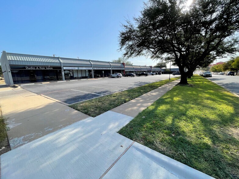 More Photos Of 5700-5730 Locke Ave, Fort Worth Unknown For Lease