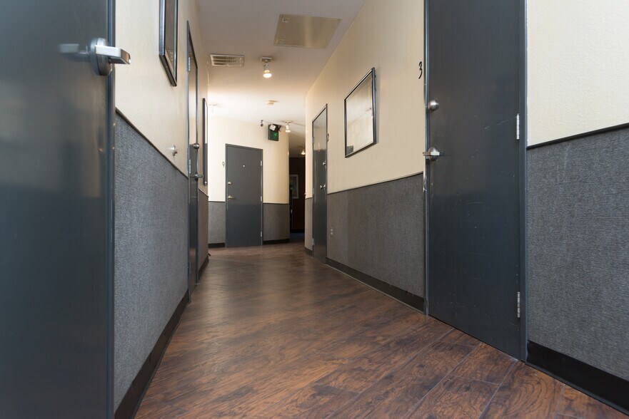 More Photos Of 12028 Vose St, North Hollywood Showroom For Lease