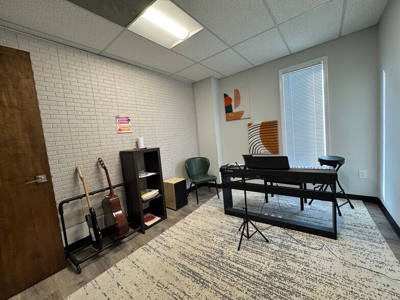 More Photos Of 5 Hillandale Ave, Stamford Office Residential For Lease