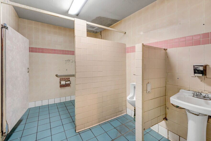 More Photos Of 1725 N Garvey Ave, Pomona Freestanding For Sale