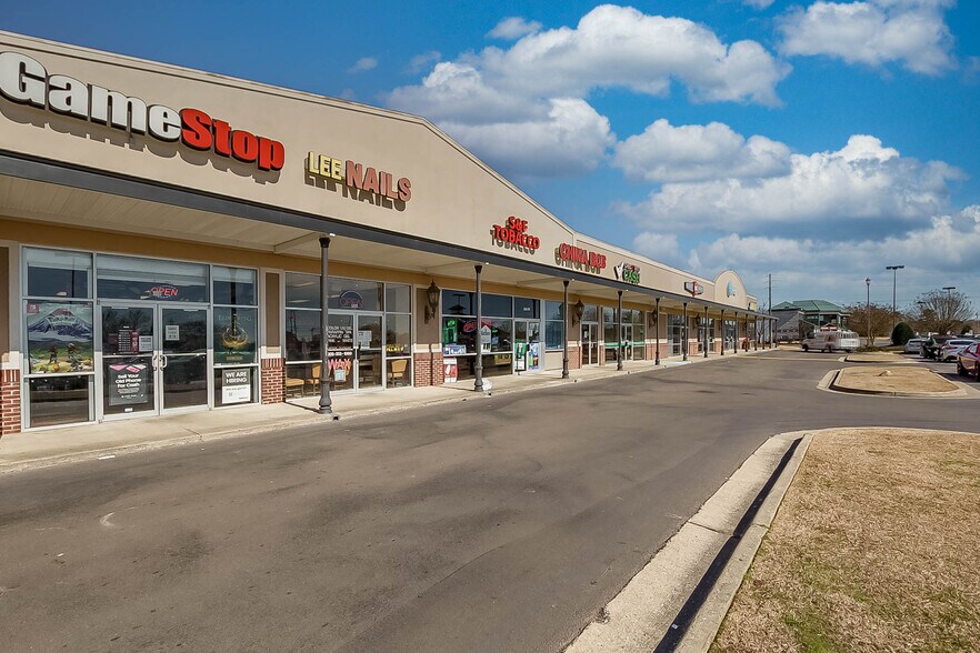 More Photos Of 5550 McFarland Blvd, Northport General Retail For Lease